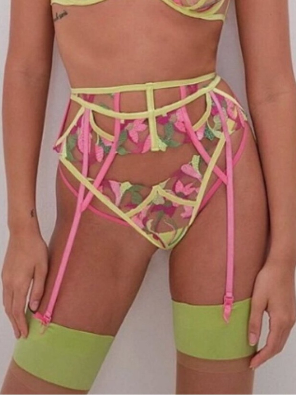 New! For Love And Lemons Pink Petunia Embroidered Lace Garter Belt 38888